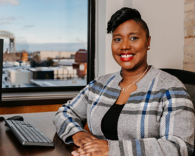 Duluth Chamber member smiling at her desk